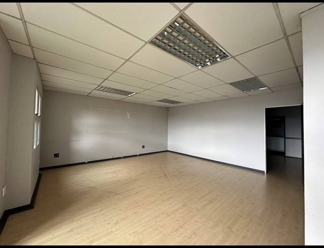 129.40M² OFFICE TO LET IN HIGHVELD